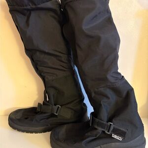 NEOS Waterproof Overboot Gaiters in Black